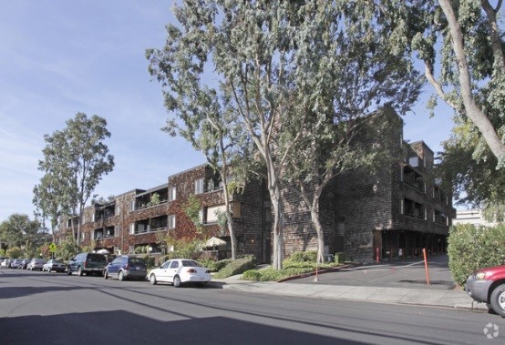 Redwood City Commons Apartments